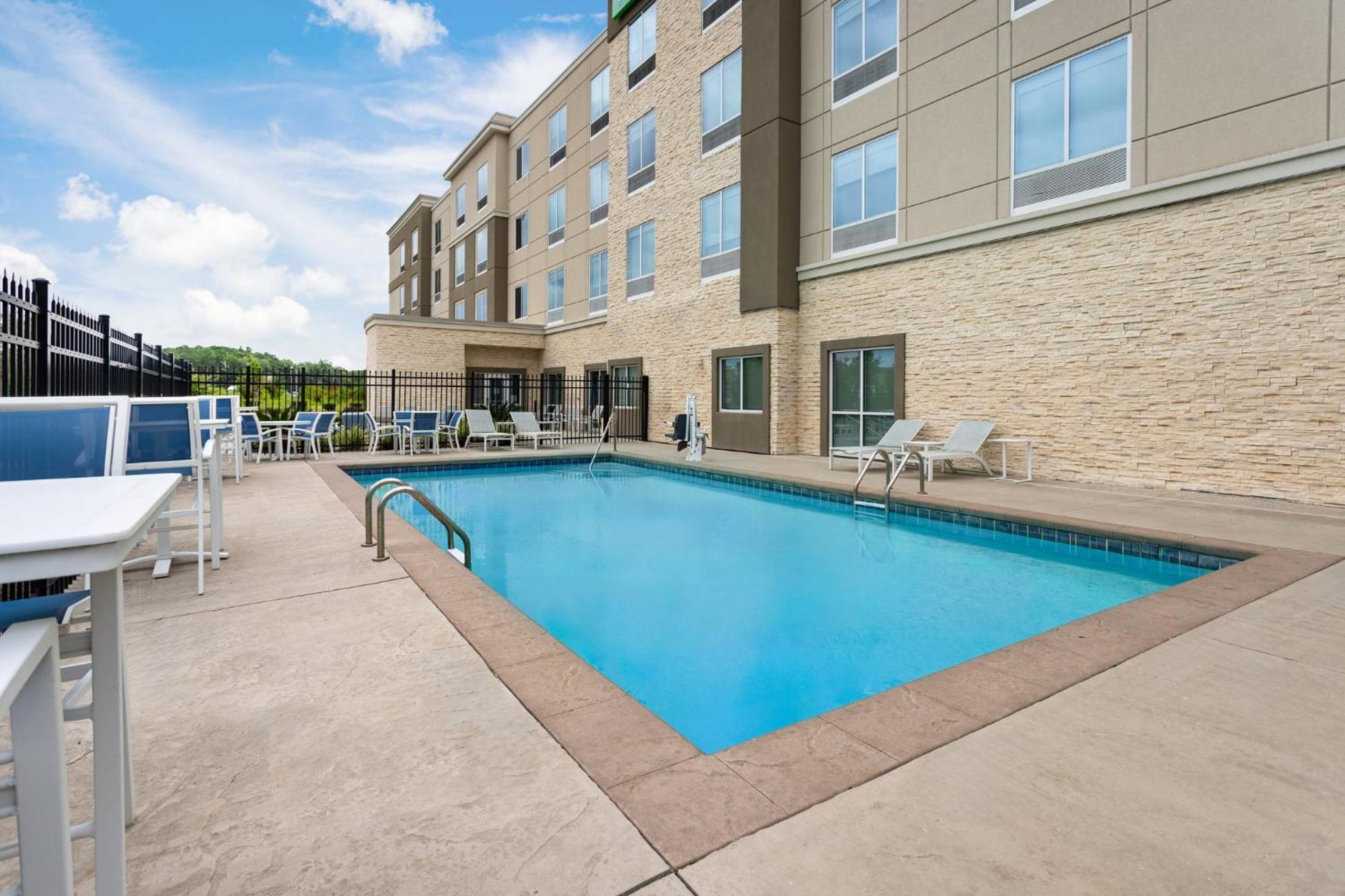 Holiday Inn & Suites - Savannah Airport - Pooler By Ihg Екстериор снимка